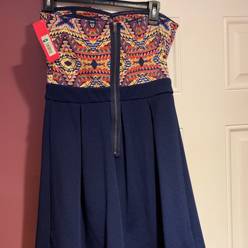 Dress - Picture 3 of 4